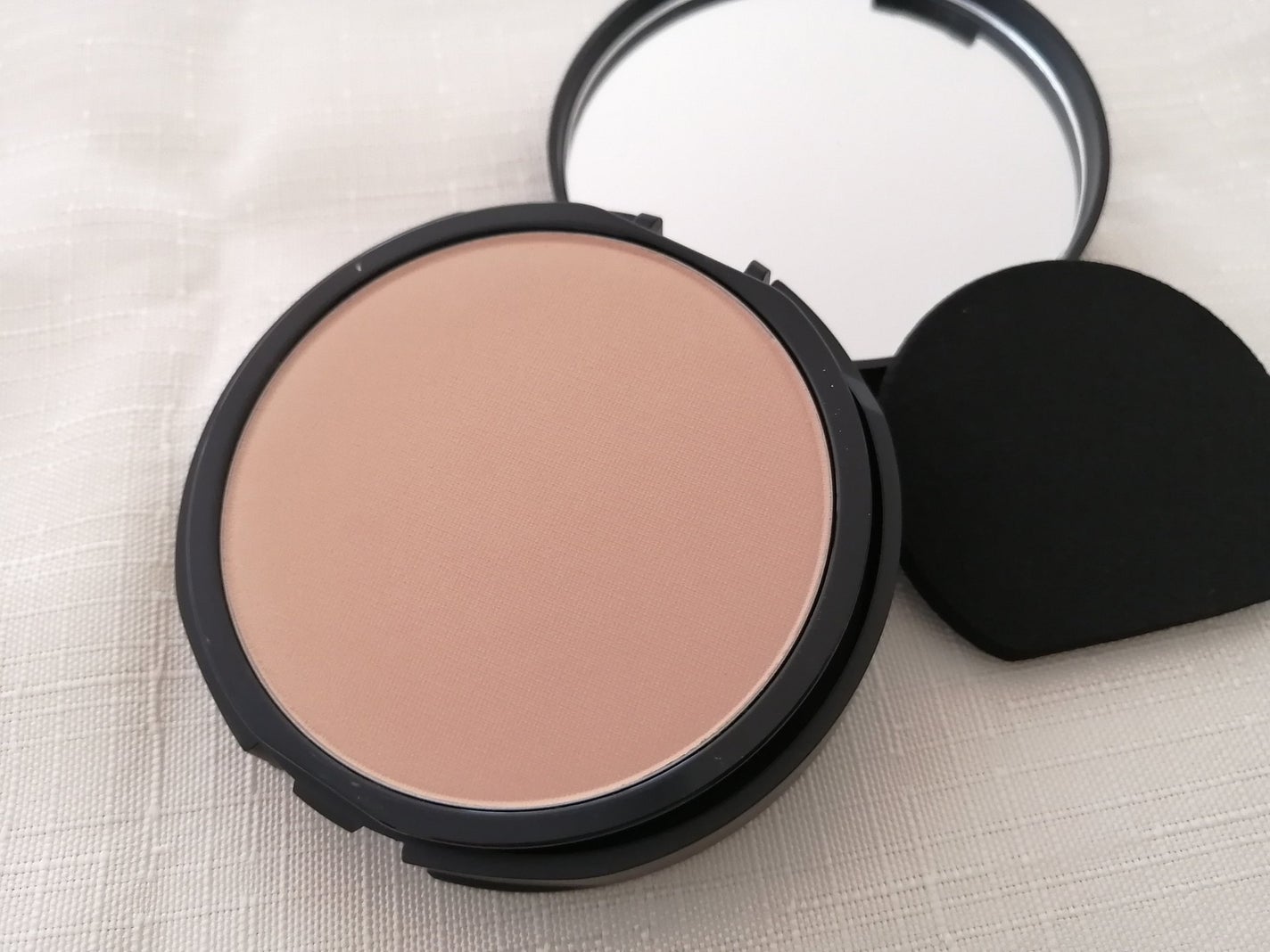 * a y a * on LIPS 「3/5にアップグレードリニューアル発売されるベアミネラルベアプ..」(2枚目)