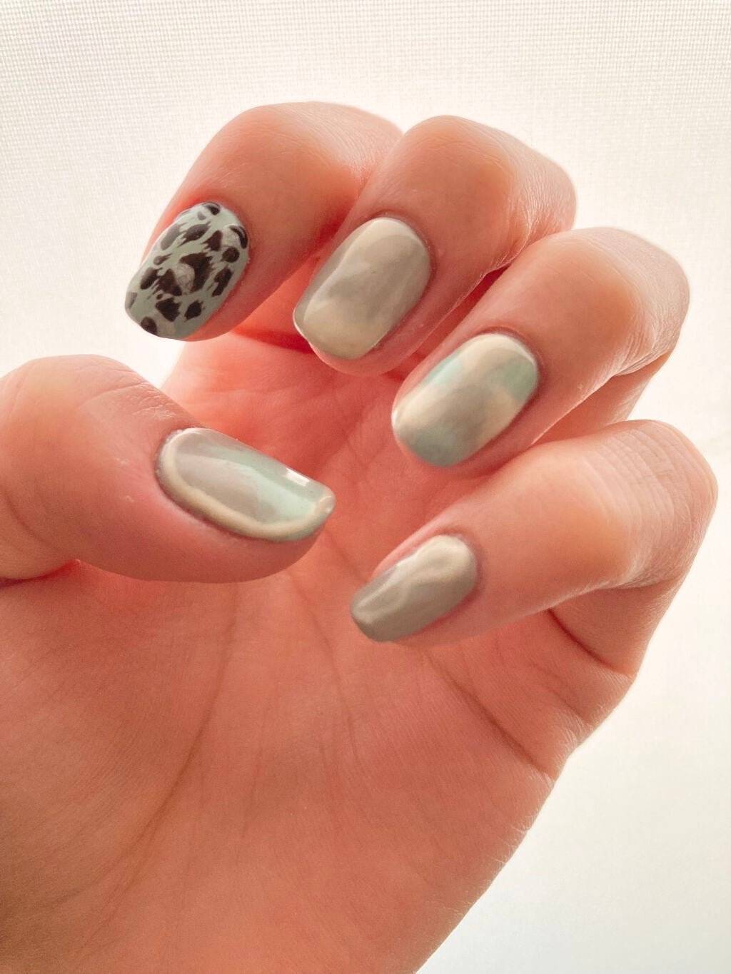 gacho on LIPS 「#セルフネイル#ジェルネイル#囲みネイル#グレーネイル#ブルー..」(1枚目)