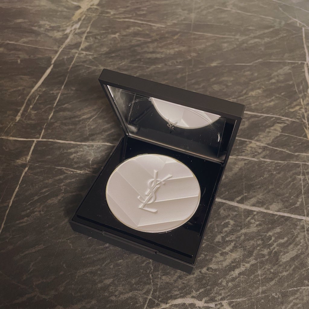 オールアワーズ ハイパープレストパウダー ユニヴァーサル/YVES SAINT LAURENT BEAUTE/プレストパウダーを使ったクチコミ（2枚目）