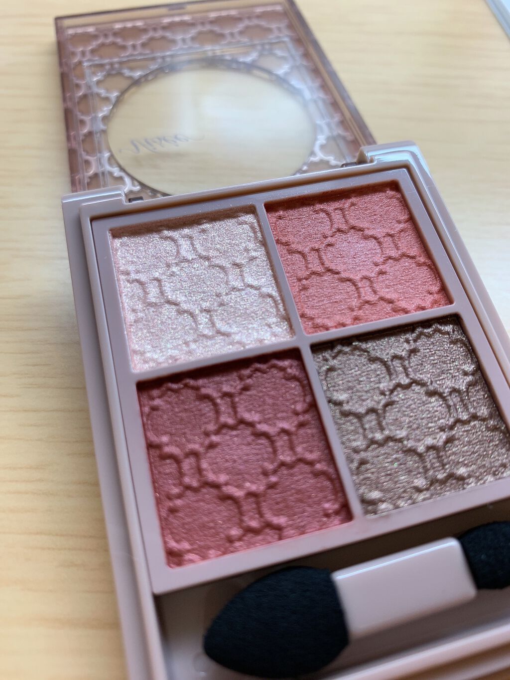 れたす on LIPS 「提供でいただきました!ヴィセリシェグロッシーリッチアイズNRD..」(5枚目)