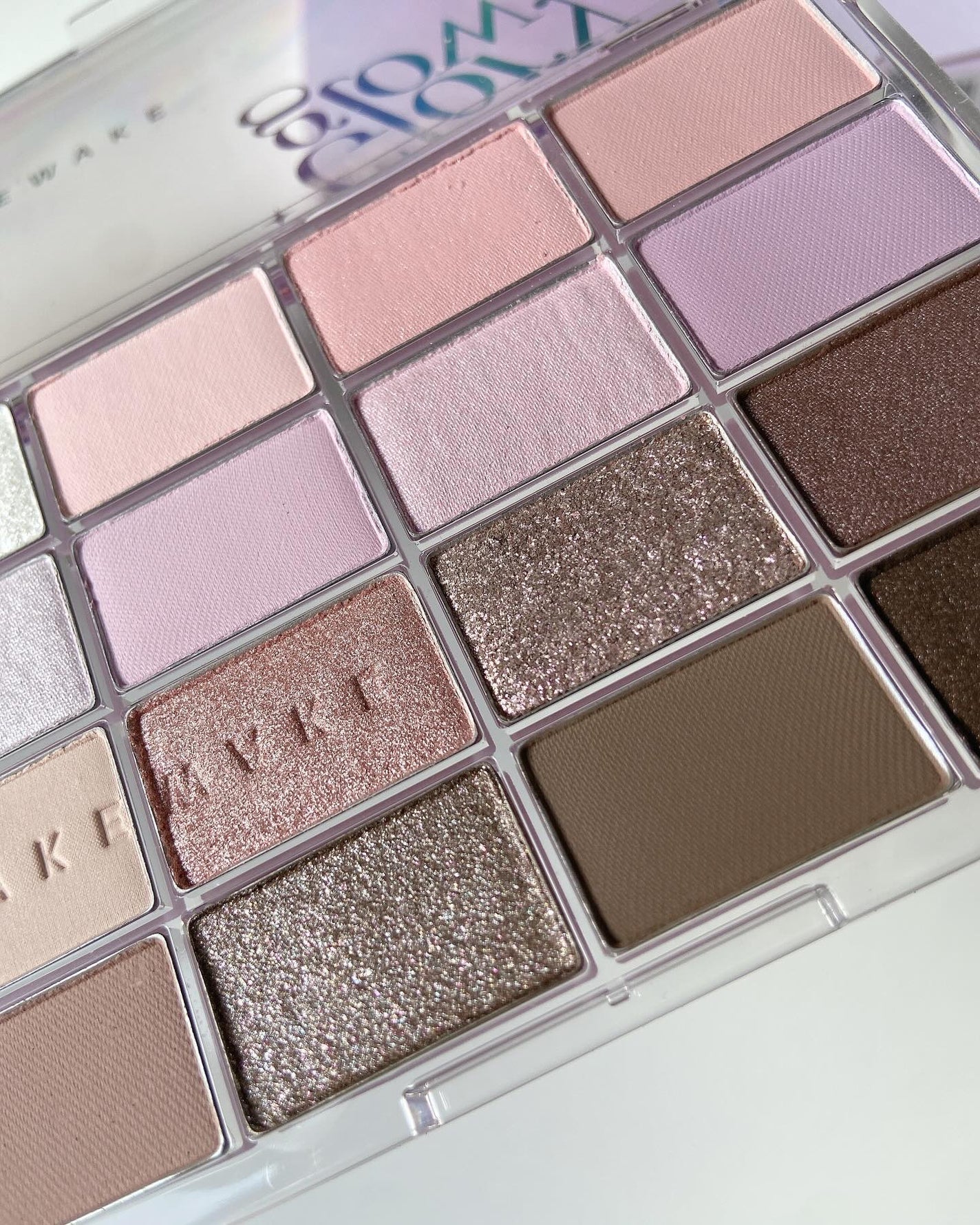 ソフトブラーリングアイパレット/wakemake/アイシャドウパレットを使ったクチコミ(4枚目)