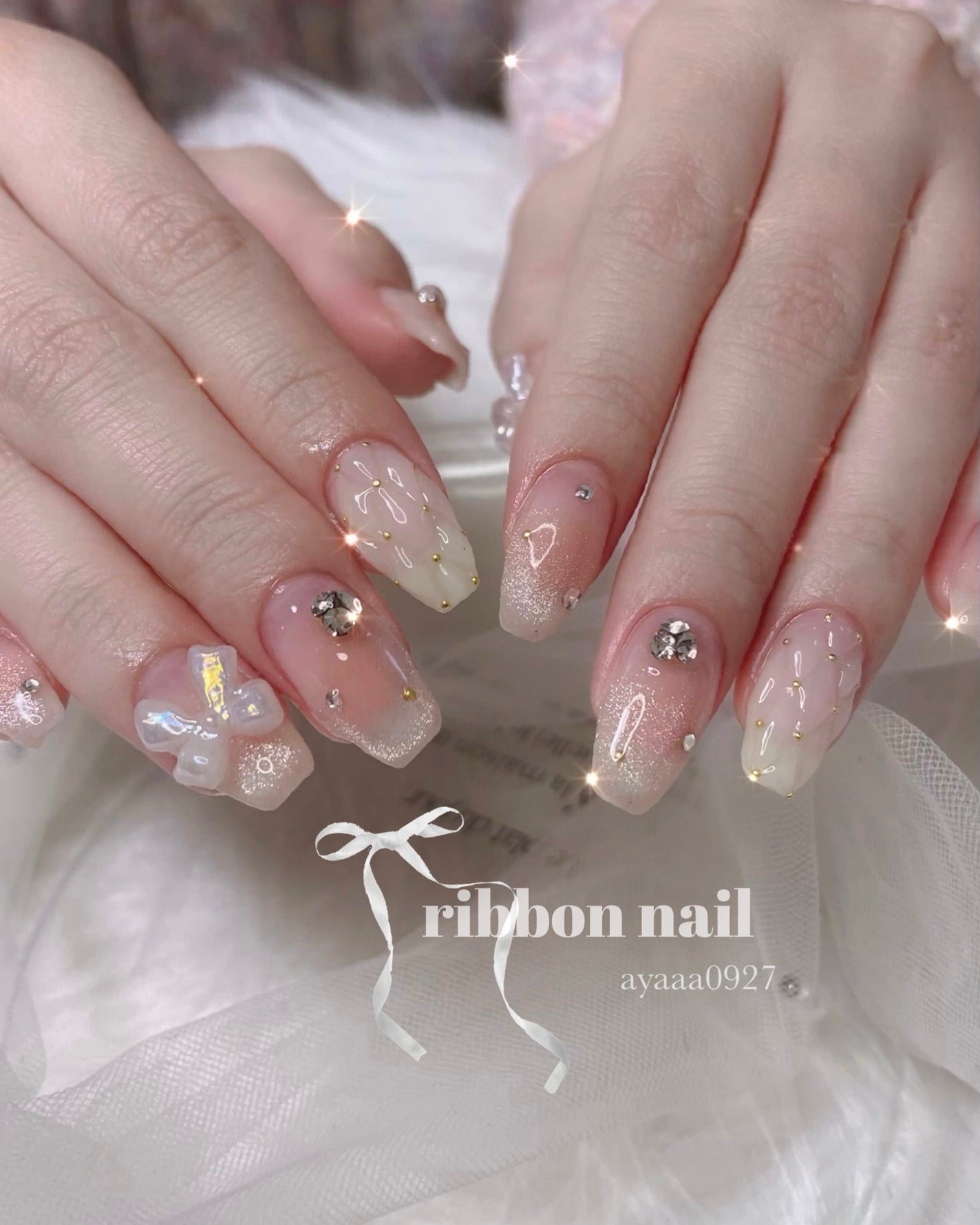 ayaaa0927 on LIPS 「最近人気の#リボンネイル#ベルベットリボン#冬ネイル..」(1枚目)