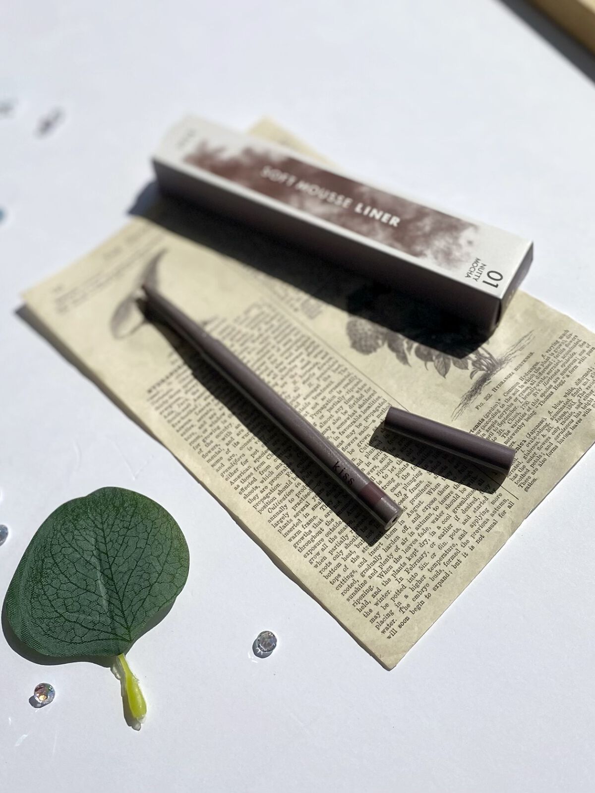 エミリー@フォロバ100 on LIPS 「・・キスソフトムースライナー01kissから柔らか発色でふんわ..」(6枚目)