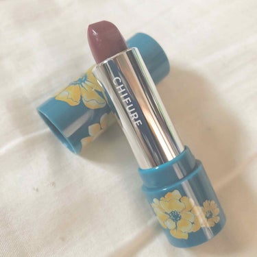 ずっと欲しかったちふれのリップ💄
初めてちふれのリップ買ったけどこれはいい！
色もすごく可愛くてこの秋冬大活躍しそうな色味でとても可愛い！
まだ1回しか使ってないけど乾燥が少し気になったのでこれを塗る前