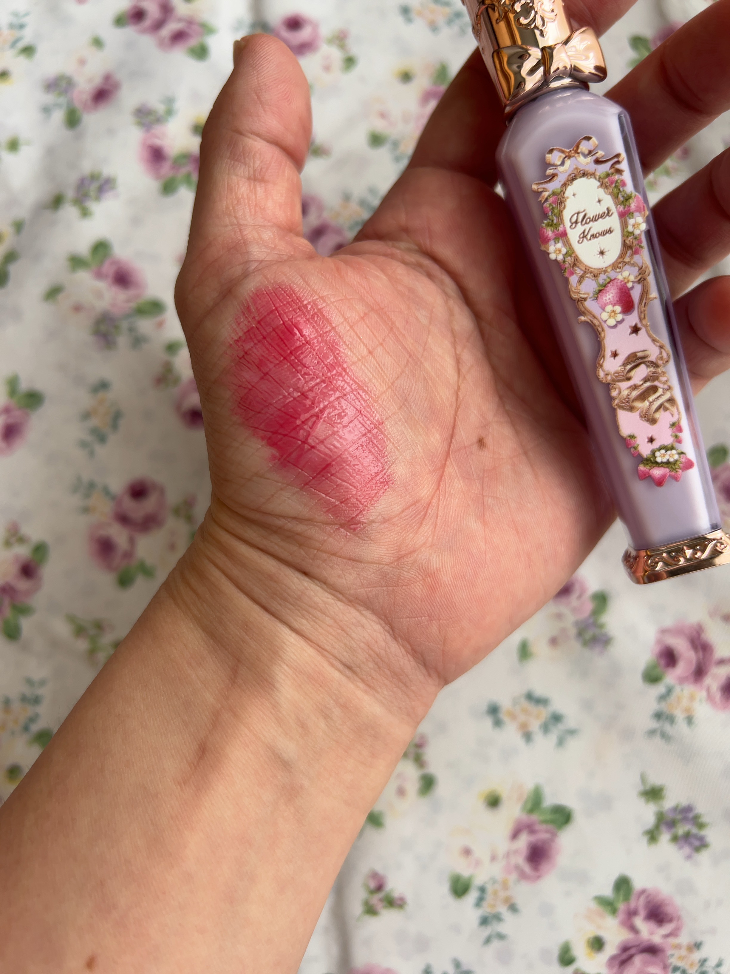 ストロベリーロココシリーズ グロウリップグロス G04 ブラックベリージャム（限定色）/FlowerKnows/リップグロスを使ったクチコミ（2枚目）