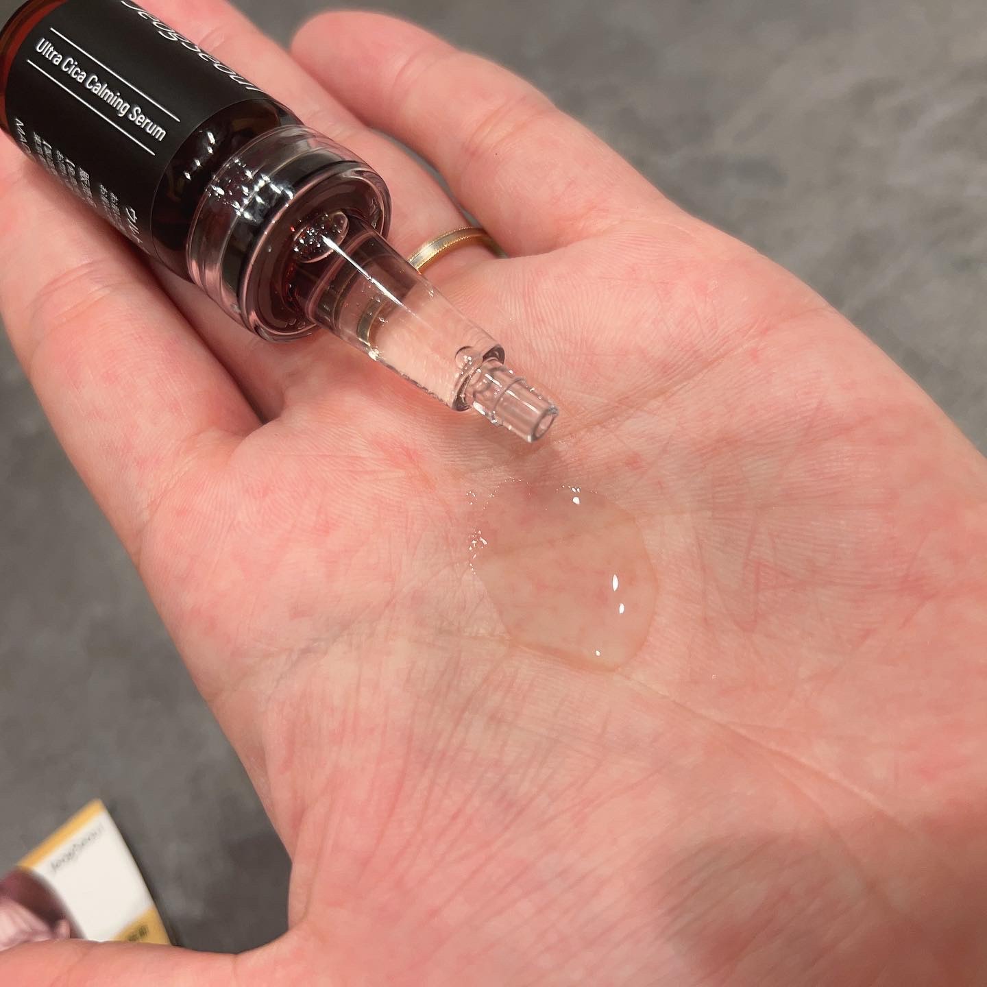 ウルトラシカ カーミングセラム/JeogSeoul/美容液を使ったクチコミ（3枚目）