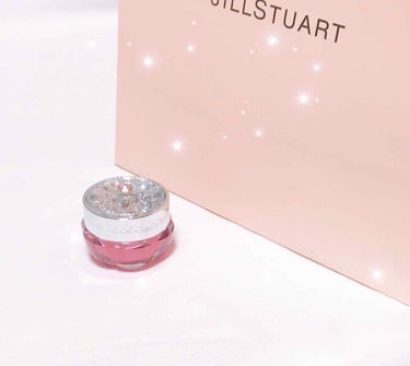 ずっと狙ってたJILLSTUART💗


フルーツリップバームN🍒


見てるだけで幸せになる😍
もうもったいなくて使えない😭

香りは桃？いちご？

とにかくフルーティーな香りがしました🥰

普通の保