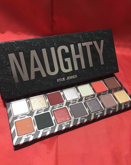 クリスマスホリデーコレクション/Kylie Cosmetics/アイシャドウパレットを使ったクチコミ(1枚目)