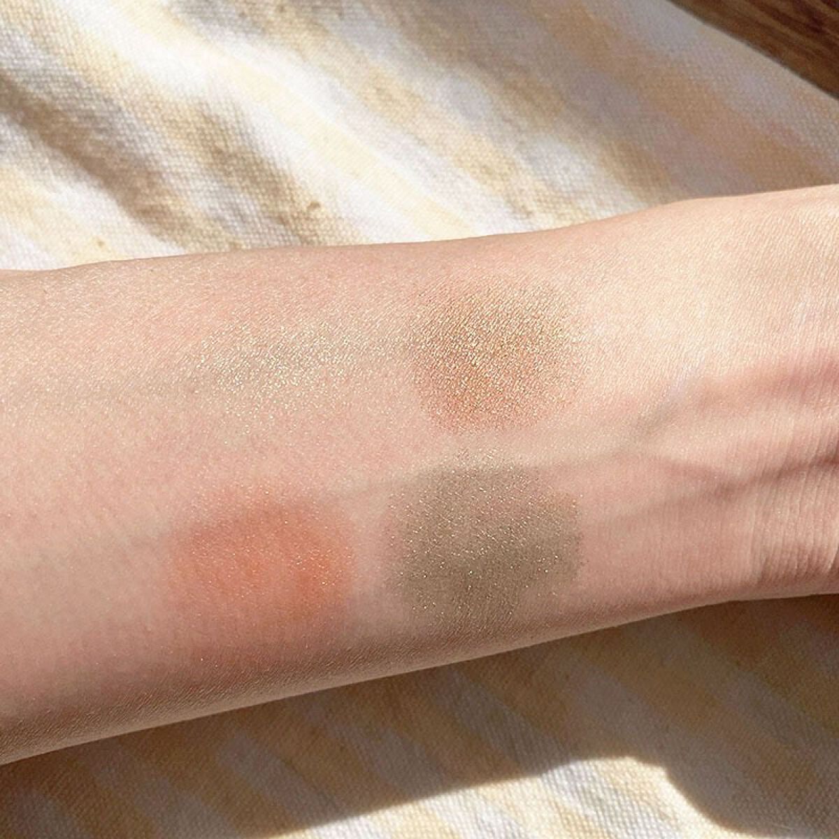 シグニチャー カラー アイズ 121 寒花 -KANKA/SUQQU/アイシャドウパレットを使ったクチコミ（3枚目）