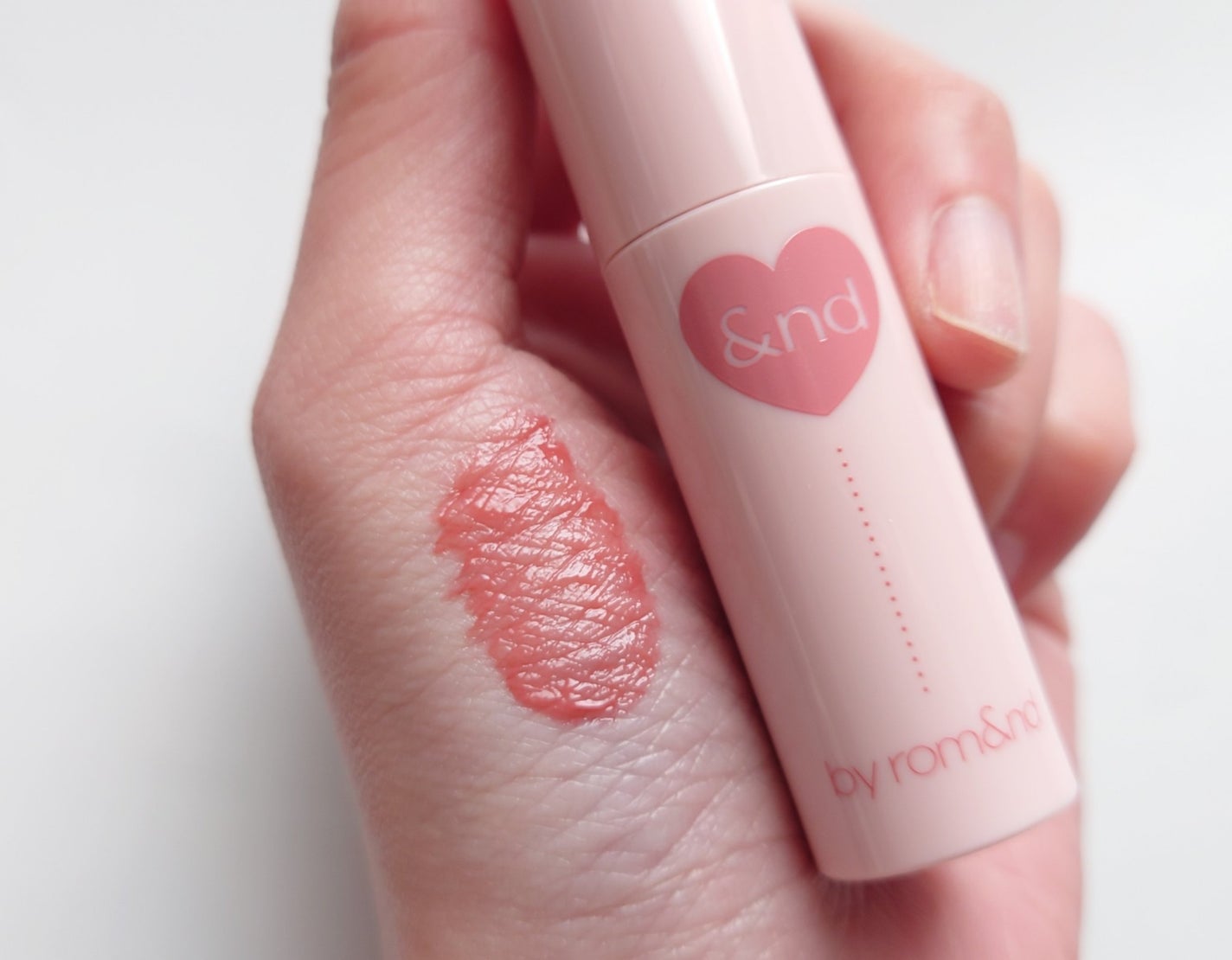 アンドバイロムアンド グラッシーボムティント/&nd by rom&nd/リップティントを使ったクチコミ(4枚目)