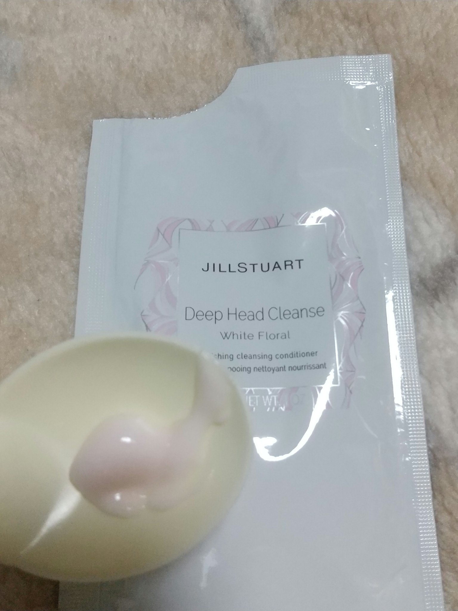 ディープ ヘッドクレンズ　ホワイトフローラル/JILL STUART/市販シャンプーを使ったクチコミ（3枚目）