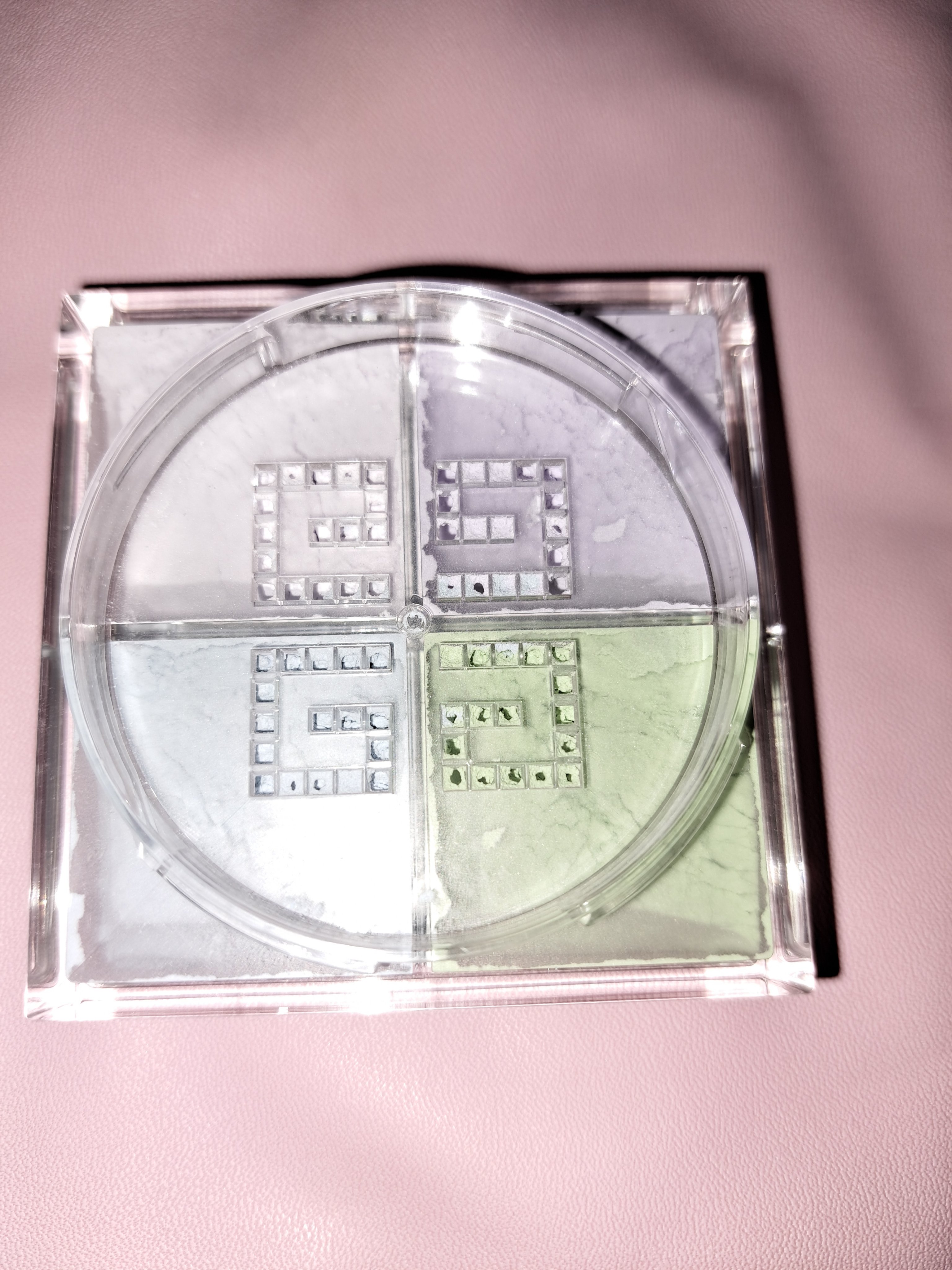 プリズム・リーブル/GIVENCHY/ルースパウダーを使ったクチコミ（2枚目）