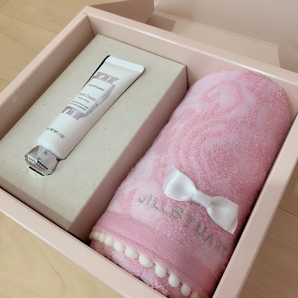 ジルスチュアート ハンドクリーム ホワイトフローラル/JILL STUART/ハンドクリームを使ったクチコミ（1枚目）