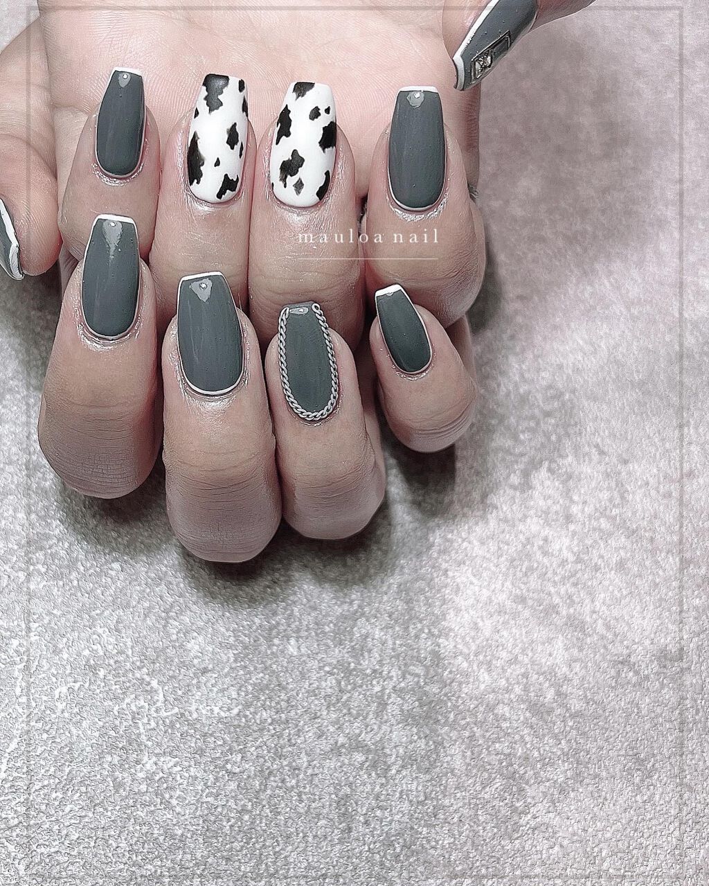 #牛柄ネイル,#ネイル,#アートネイル,#秋ネイル,#ミラーアートネイル,#アニマルネイル,#cow柄ネイル,#オータムネイル,#ジュエリーネイル,#ミラーネイル,#手書きアートネイル,#うねうねネイル,#ブラウンネイル,#リングネイル,#秋ネイル,#天王寺ネイルのネイルデザイン