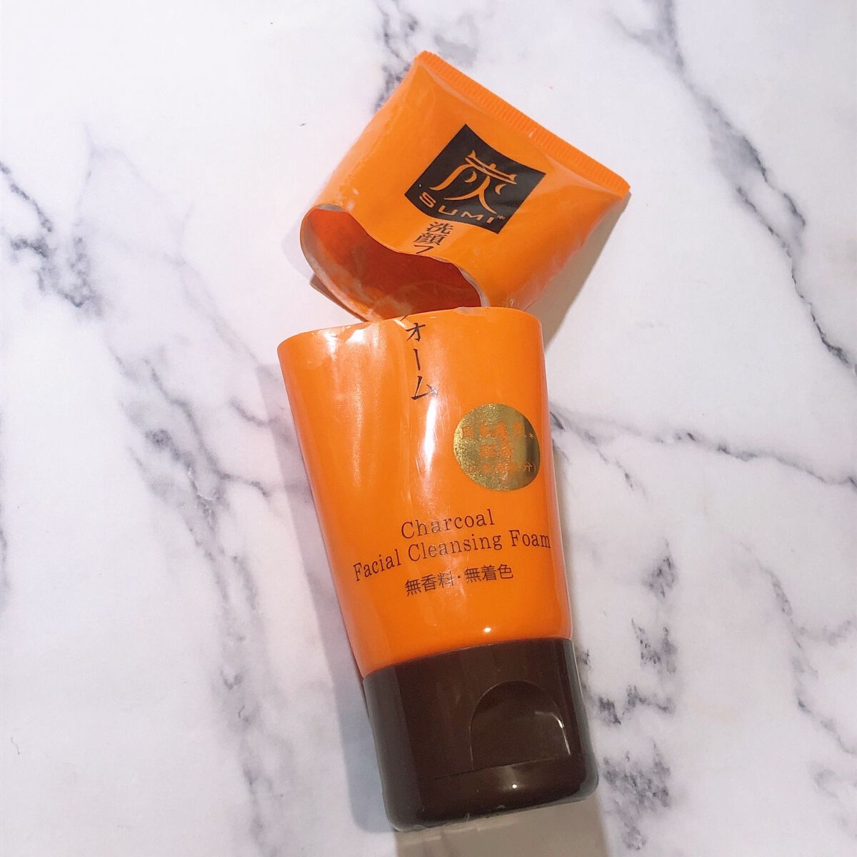 DAISO 炭洗顔フォームのクチコミ「DAISO 炭洗顔フォーム
#使い切り #スキンケア

意外と良かった！！夜用洗顔として使って.....」（1枚目）