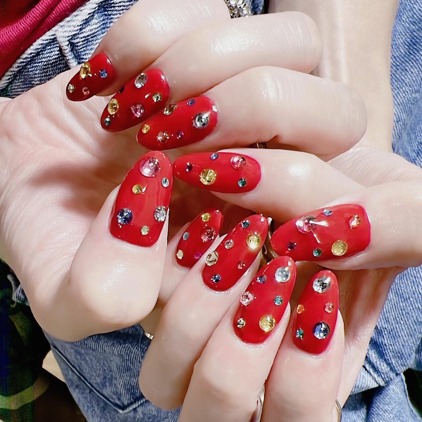 なかやまちえこ on LIPS 「赤とギラギラ✨⠀⠀@ayaxxamiaya⠀#nail#nai..」(1枚目)