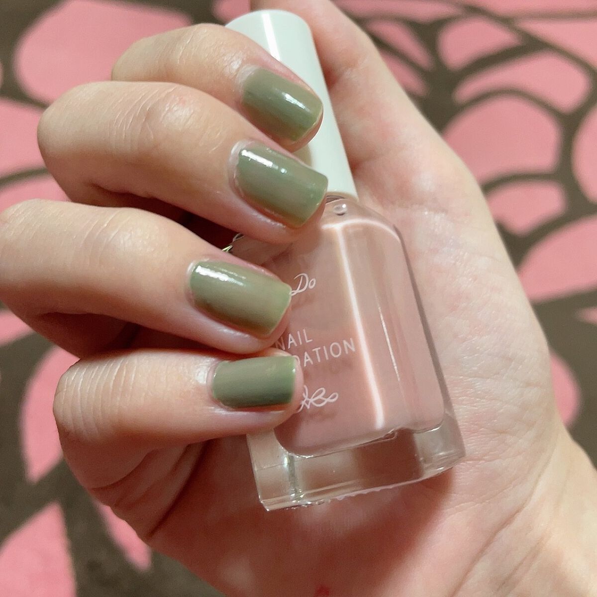 パラドゥ ミニネイル GN01 アネモネリーフ
パラドゥ ネイルファンデーション BO01 ベージュオークル

久しぶりにグリーン系の色にしたら目に入るたび気持ちが落ち着く🥰 



 #newネイル #parado #ネイル