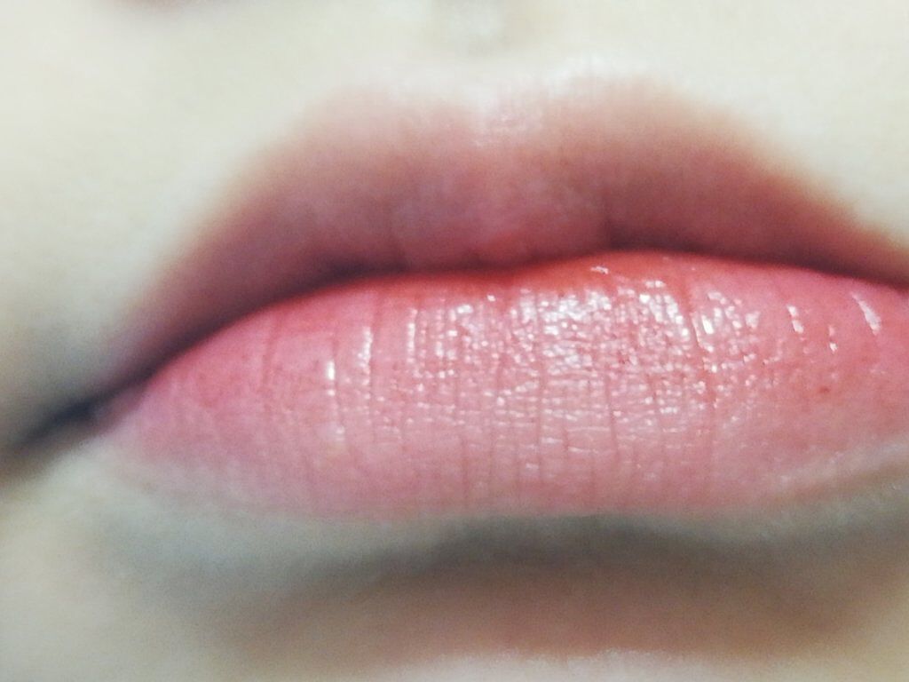 欄 on LIPS 「ロムアンドのリップ使ったよめちゃくちゃもれたやっぱり唇で、印象..」(1枚目)