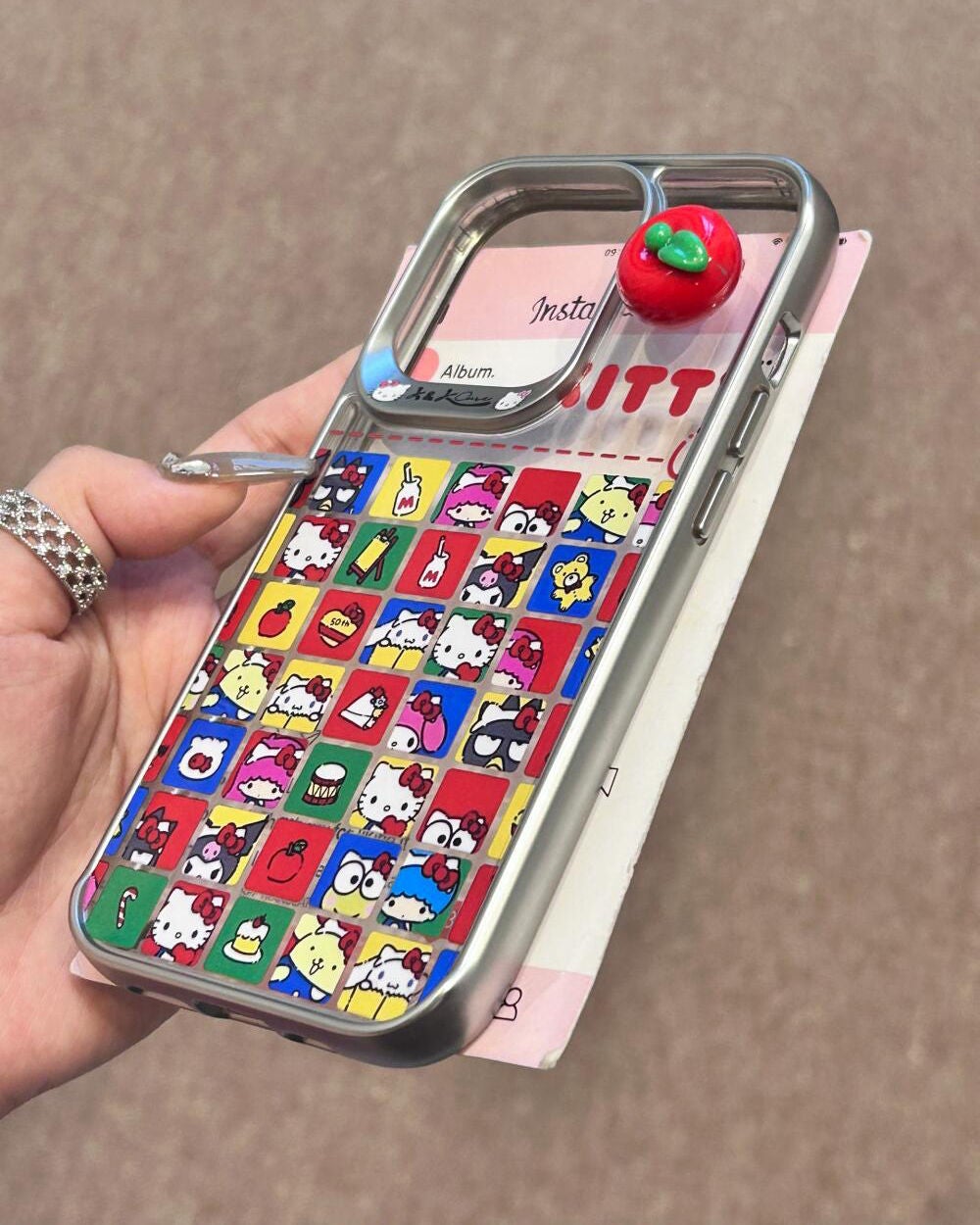ケース大好きっ子 on LIPS 「またキティちゃんに可愛がられました#iPhoneケース#購入品..」(2枚目)