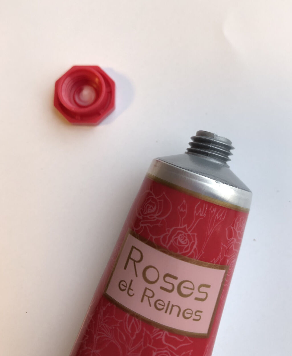 ローズ ベルベットハンド＆ネイルクリーム/L'OCCITANE/ハンドクリームを使ったクチコミ（2枚目）