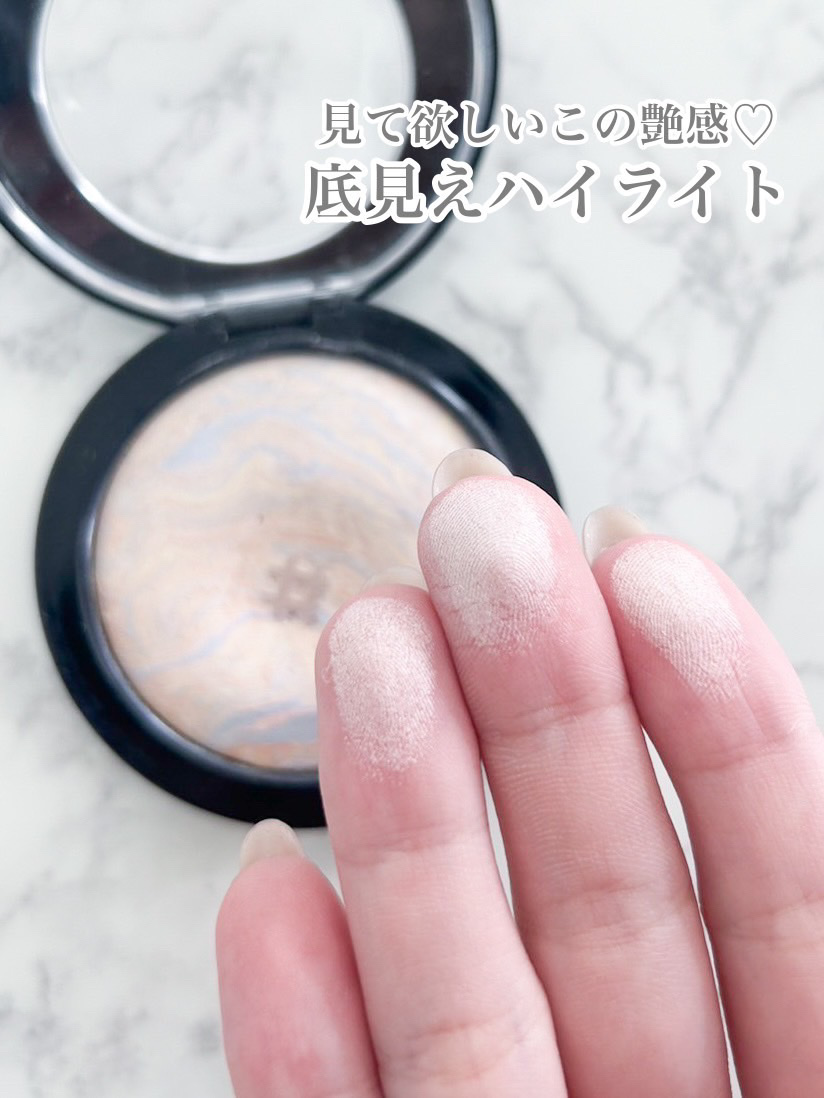 【コスパ最強！底見えコスメ✨😽】透明感爆誕ハイライト🤍

水のような輝きを纏う、滑らかな付け心地のフェイスパウダーです！
 ハイライト効果のあるシェードやチークカラーとしても使用できるのでとても使い勝手が良いです🙆‍♀️
 とってもナ