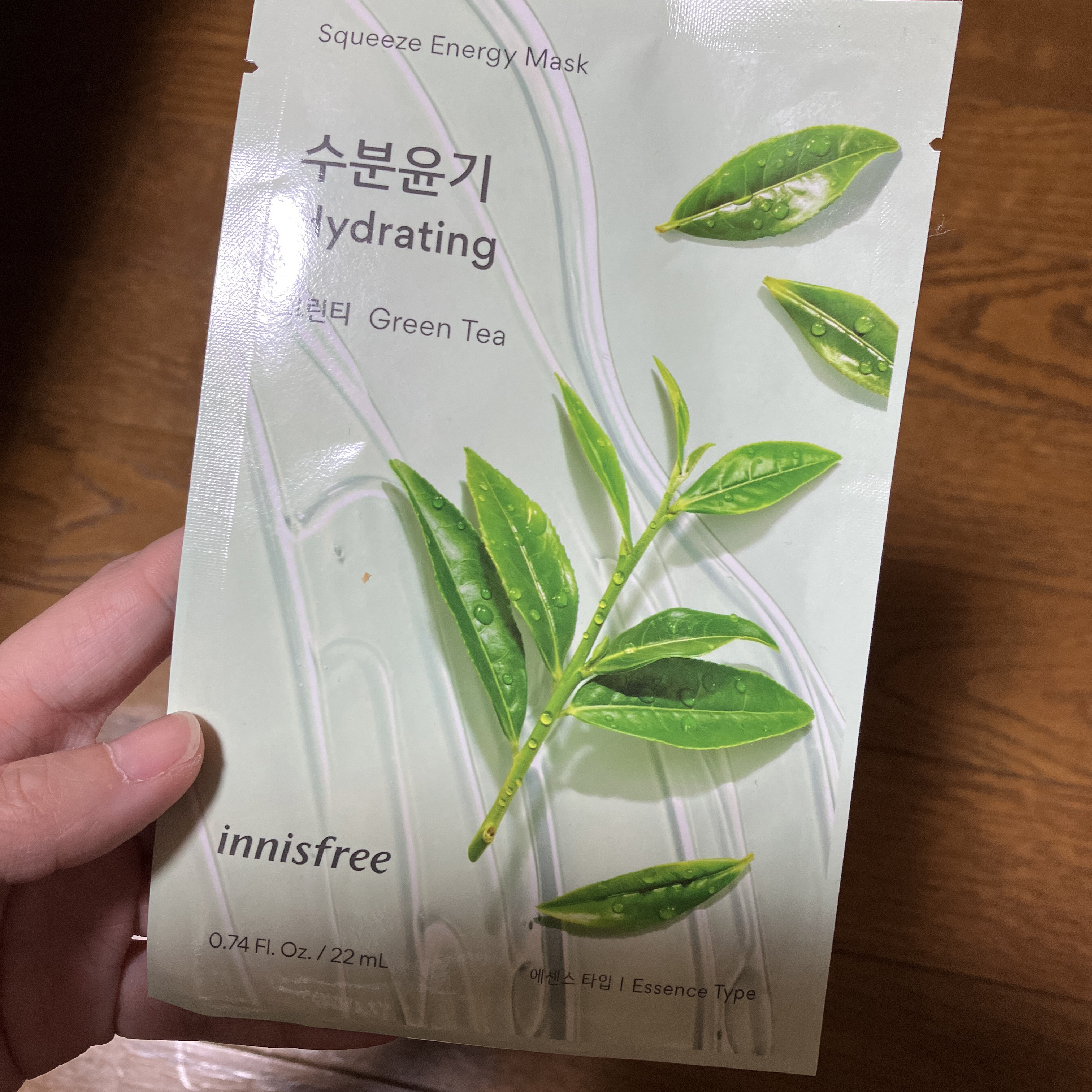 【使った商品】
innisfree
スクイーズ　マスクシート
グリーンティー

【商品の特徴】
天然素材をフレッシュなまま活かしたマスクシート
グリーンティー:水分補給、保湿ーしっとりエッセンスタイプ
・薄くて丈夫なシートがしっかりとお肌に