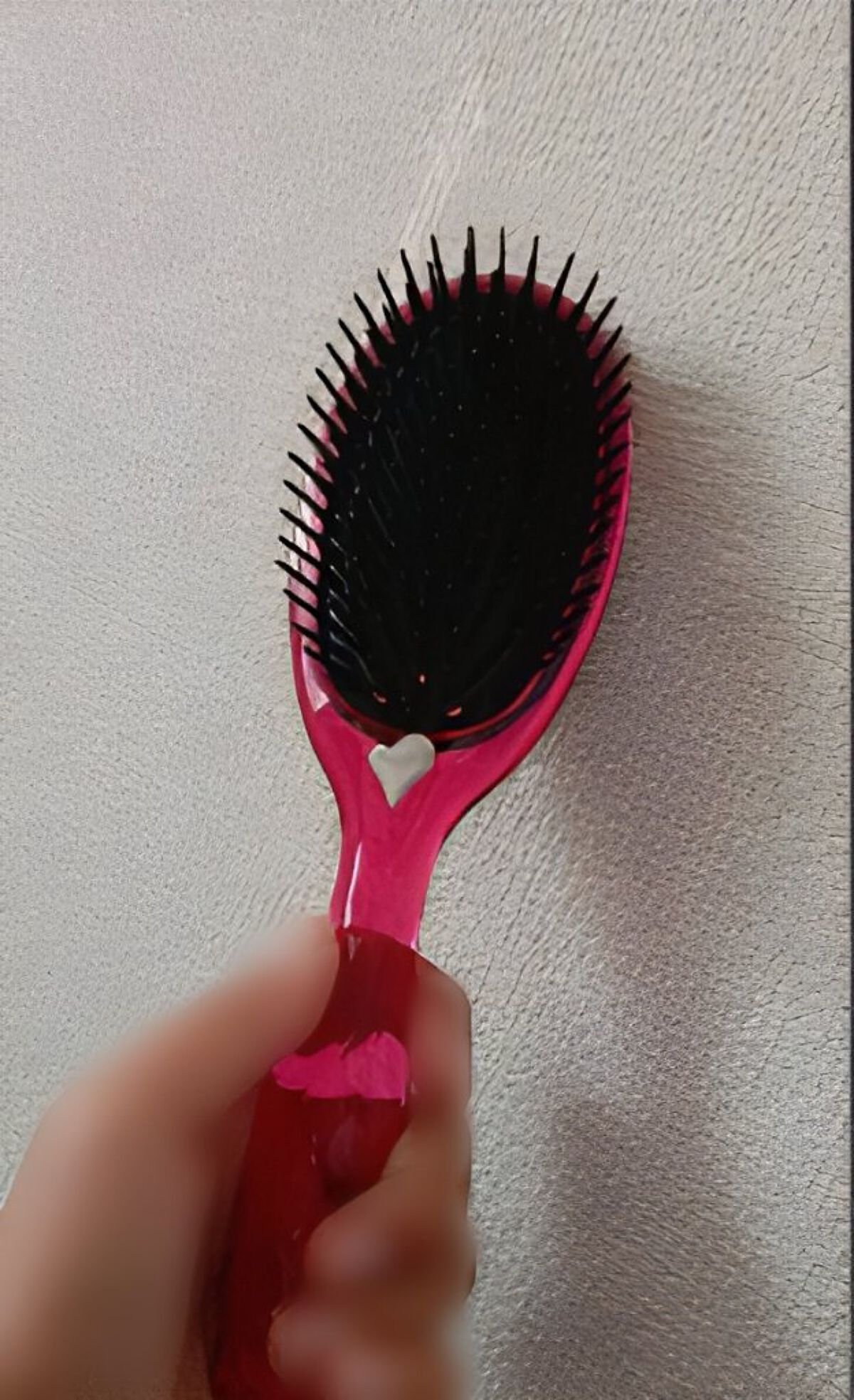 静電防止やわらかブラシL（ルビーピンク）/貝印/ヘアブラシを使ったクチコミ（2枚目）