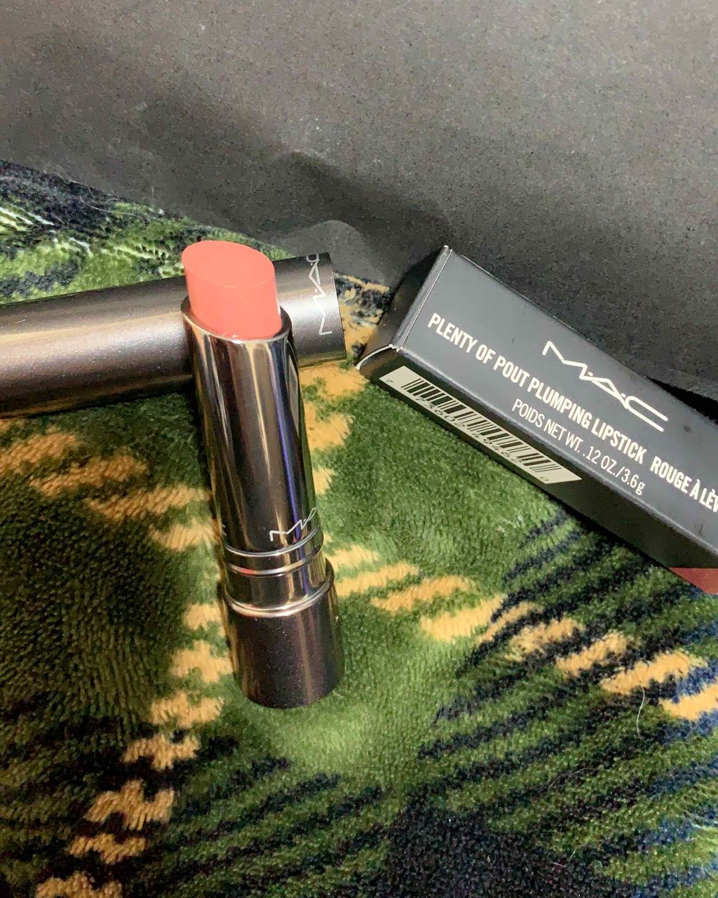 プレンティ オブ パウト プランピング リップスティック キス ＆ カドル/M・A・C/口紅を使ったクチコミ（1枚目）
