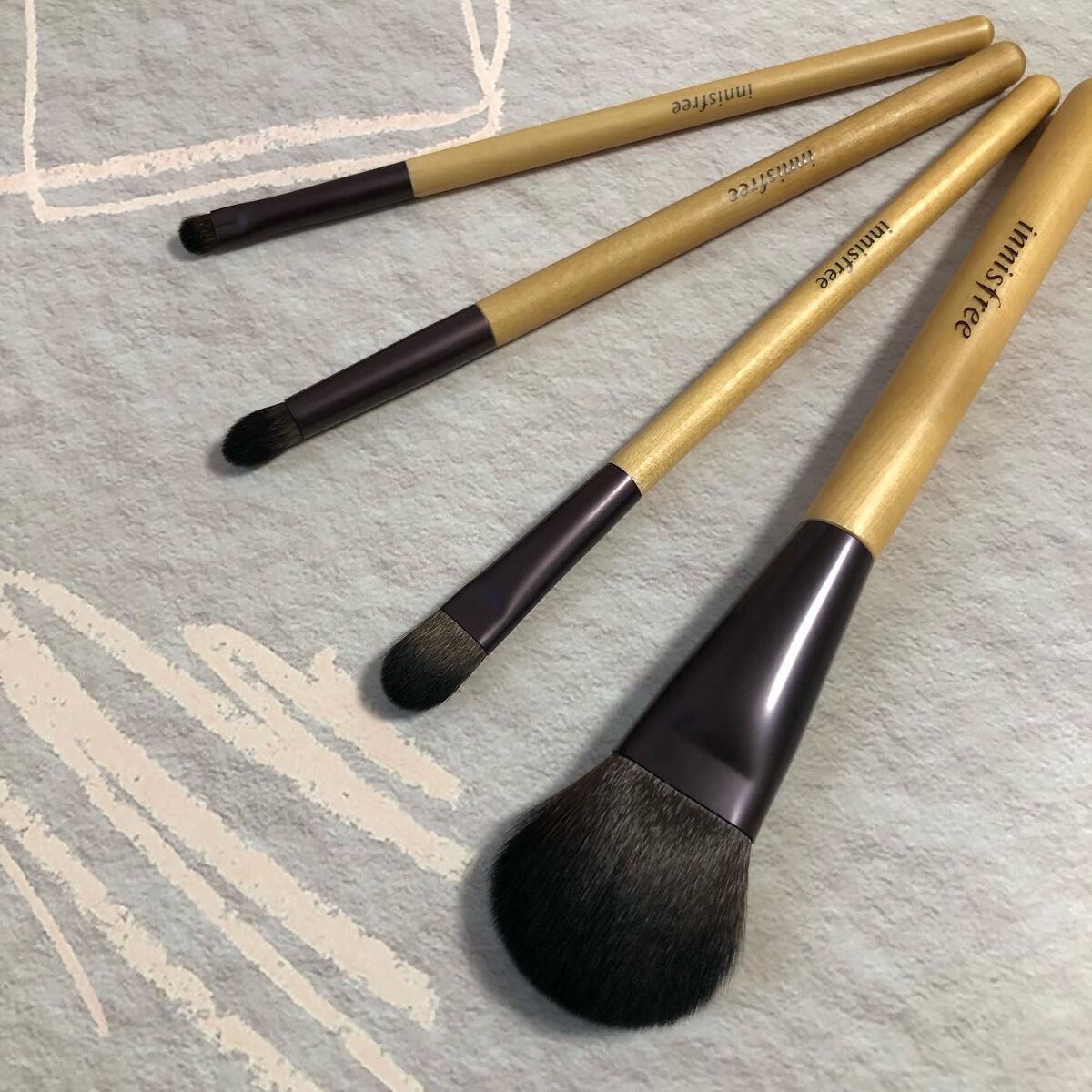 CONTOURING BRUSH (アイシャドウ ブラシ)/innisfree/メイクブラシを使ったクチコミ（2枚目）