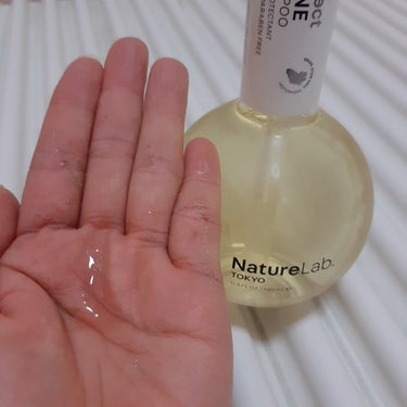 NatureLab. TOKYO パーフェクト シャイン シャンプー／コンディショナーのクチコミ「髪悩みにあわせて、4種類のラインナップがありますが、私が選んだのは、パーフェクトシャイン シャ.....」（2枚目）