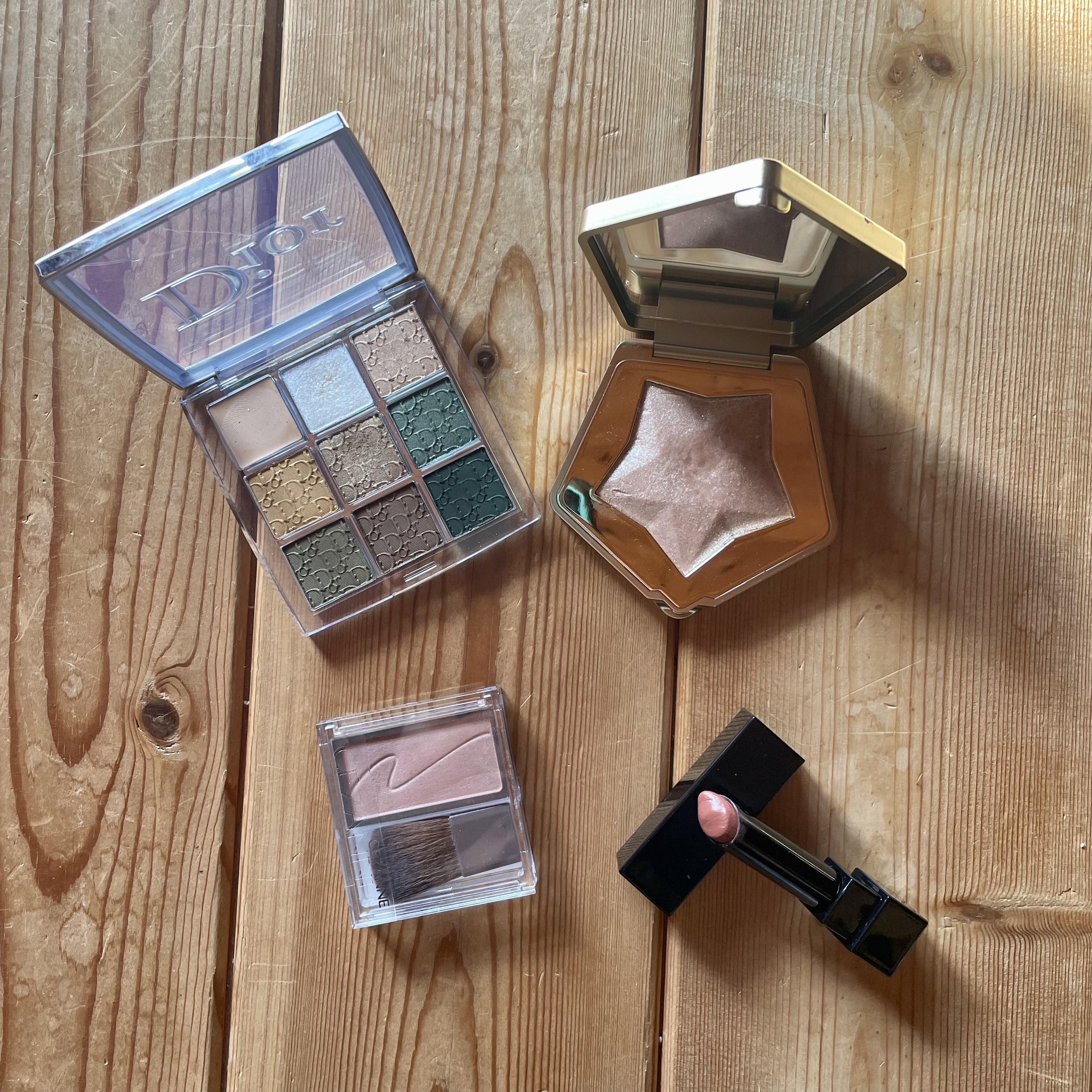 スターダストダイヤモンドハイライトパウダー/PERFECT DIARY/パウダーハイライトを使ったクチコミ（1枚目）