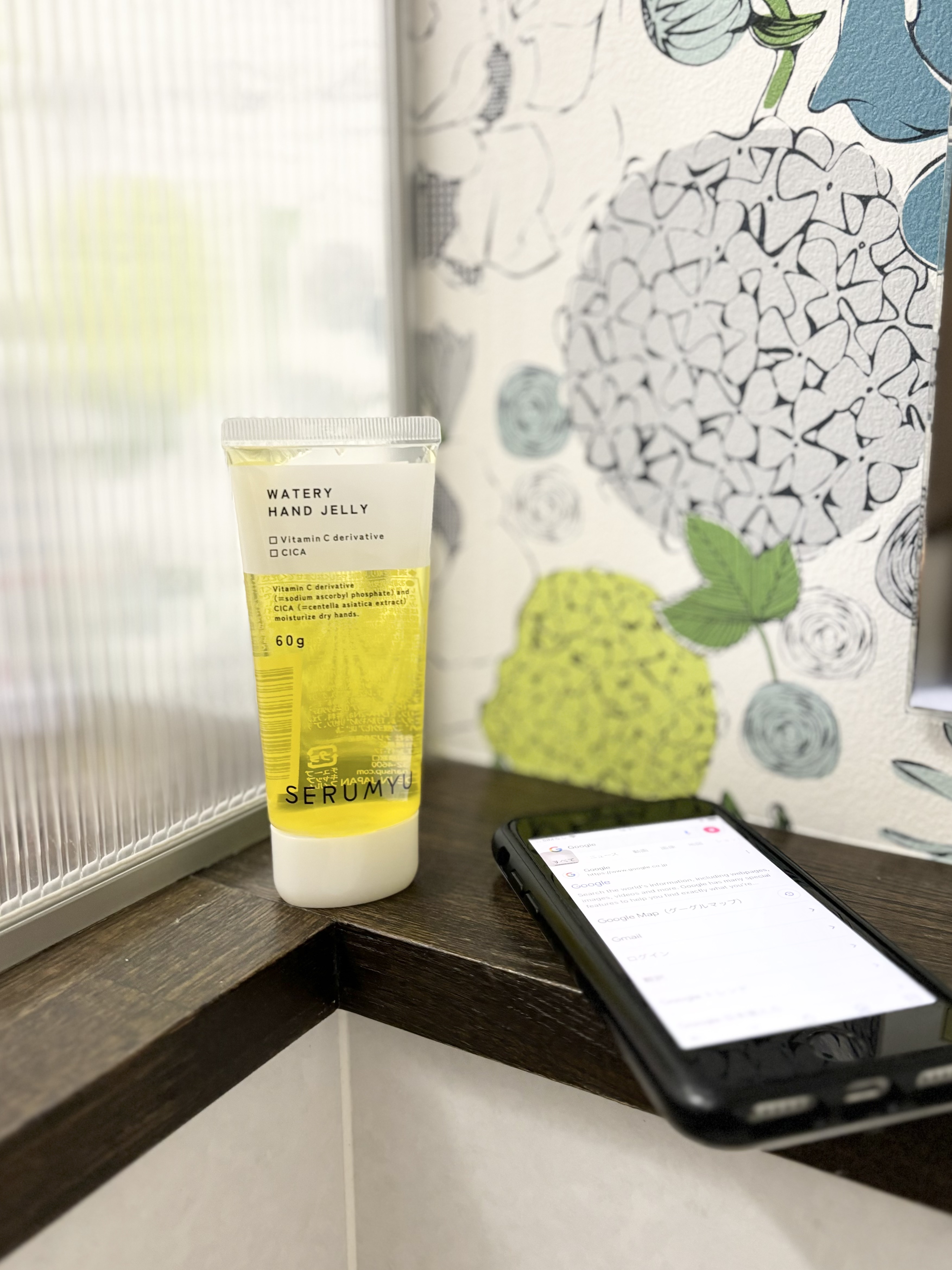 𓂃︎𖤣𖥧𖥣𖡡𖥧𖤣𖥧𖥣𖡡𖥧𖤣‪‪
⁡
キラキラな見た目に
乙女心くすぐられそうなこちらの商品は
⁡
【 セラミュ ハンドジェリー 】
⁡
最大の推しポイントは
塗った後、「すぐスマホ触れる」こと✨️
⁡
オイルフリーな