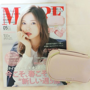 MORE　5月号

FURLA ミラー&ハンドルつきジュエリーポーチ
（ライトピンクver.）

縦9cm  横15cm  マチ4cm

マスカラやアイシャドウも余裕で入ります！

色は年齢問わず使える