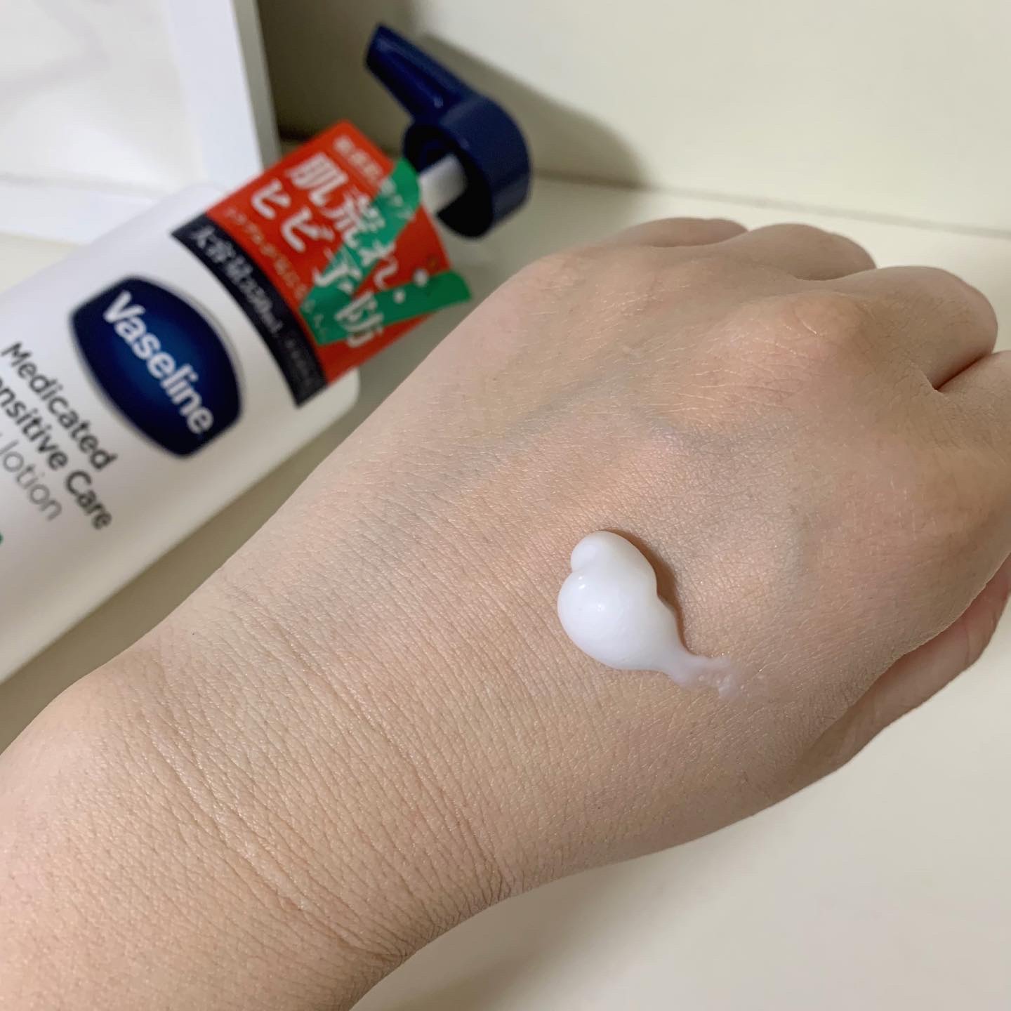 メディケイティッド センシティブケア ボディローション うるおいケア <医薬部外品>/ヴァセリン/ボディローションを使ったクチコミ（2枚目）