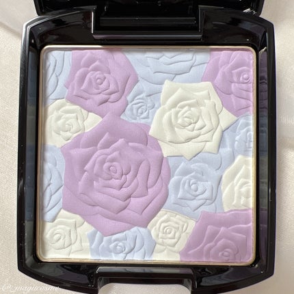 ANNA SUI ローズ プレスト パウダーのクチコミ「ローズ香るプレストパウダーで憧れの人形肌へ🥀♡
ーーーーーーーーーーーーーーー
ANNASUI.....」(2枚目)