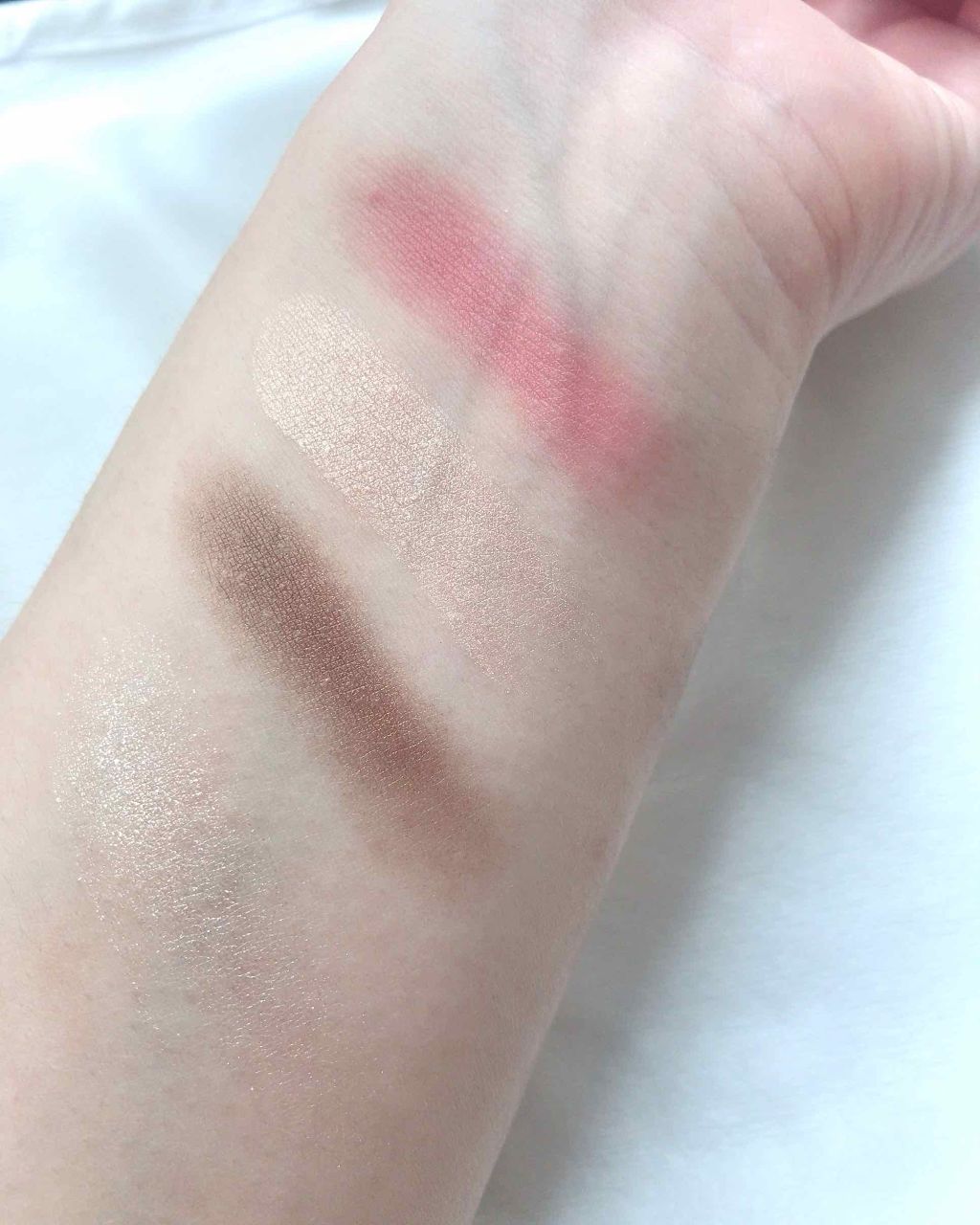 モアート ベルベットリップスティック Y1 ソフトリー(SOFTLY)/MOART/口紅を使ったクチコミ（2枚目）