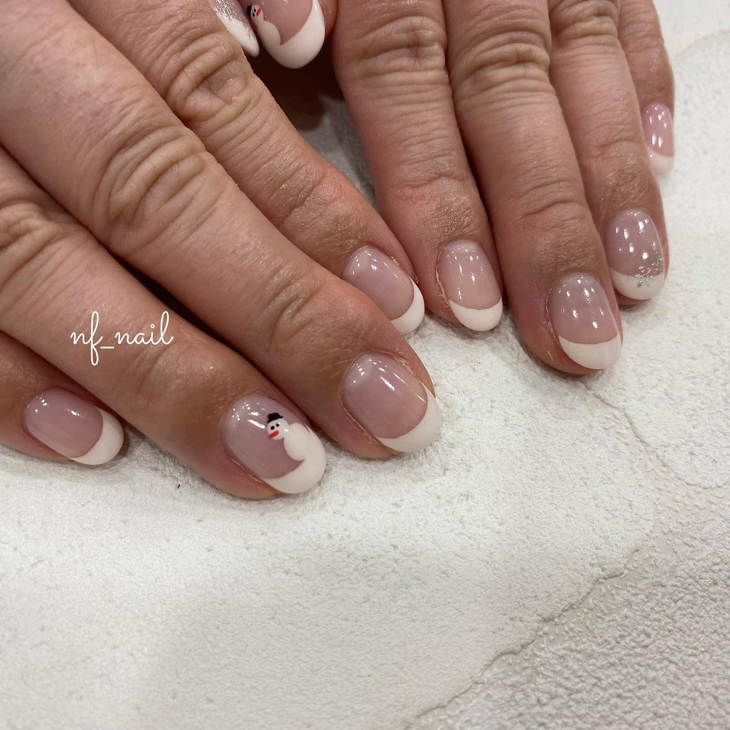 Natsumi◎nailist on LIPS 「french.フレンチにちょこんと雪だるま⛄️.#ネイル#ネイ..」(1枚目)