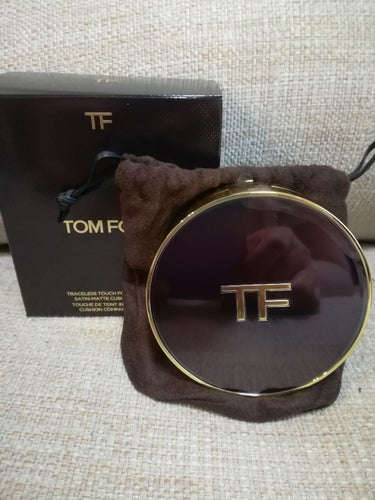 ソレイユ グロウ トーン アップ ファンデーション SPF40 ハイドレーティング クッション コンパクト/TOM FORD BEAUTY/クッションファンデーションを使ったクチコミ（3枚目）