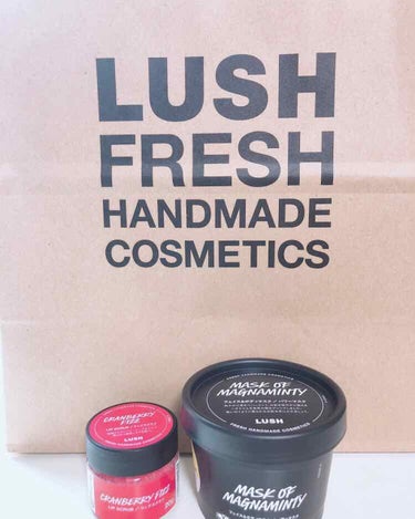 LUSHのリップスクラブ&パワーマスク❤︎

パワーマスクはミントでリップスクラブはベリーの匂いがします💕パワーマスクは10〜15分置いてから洗い流したらサラッとした仕上がりになります！リップスクラブは