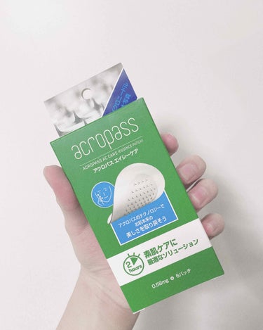 先日は新大久保に行き、色々買ったのでその一部を紹介します。

これはRAPHASの「ACROPASS AC CARE(ESSENCE PATCH」です。
通称ニキビパッチですね。

6パッチで1980円