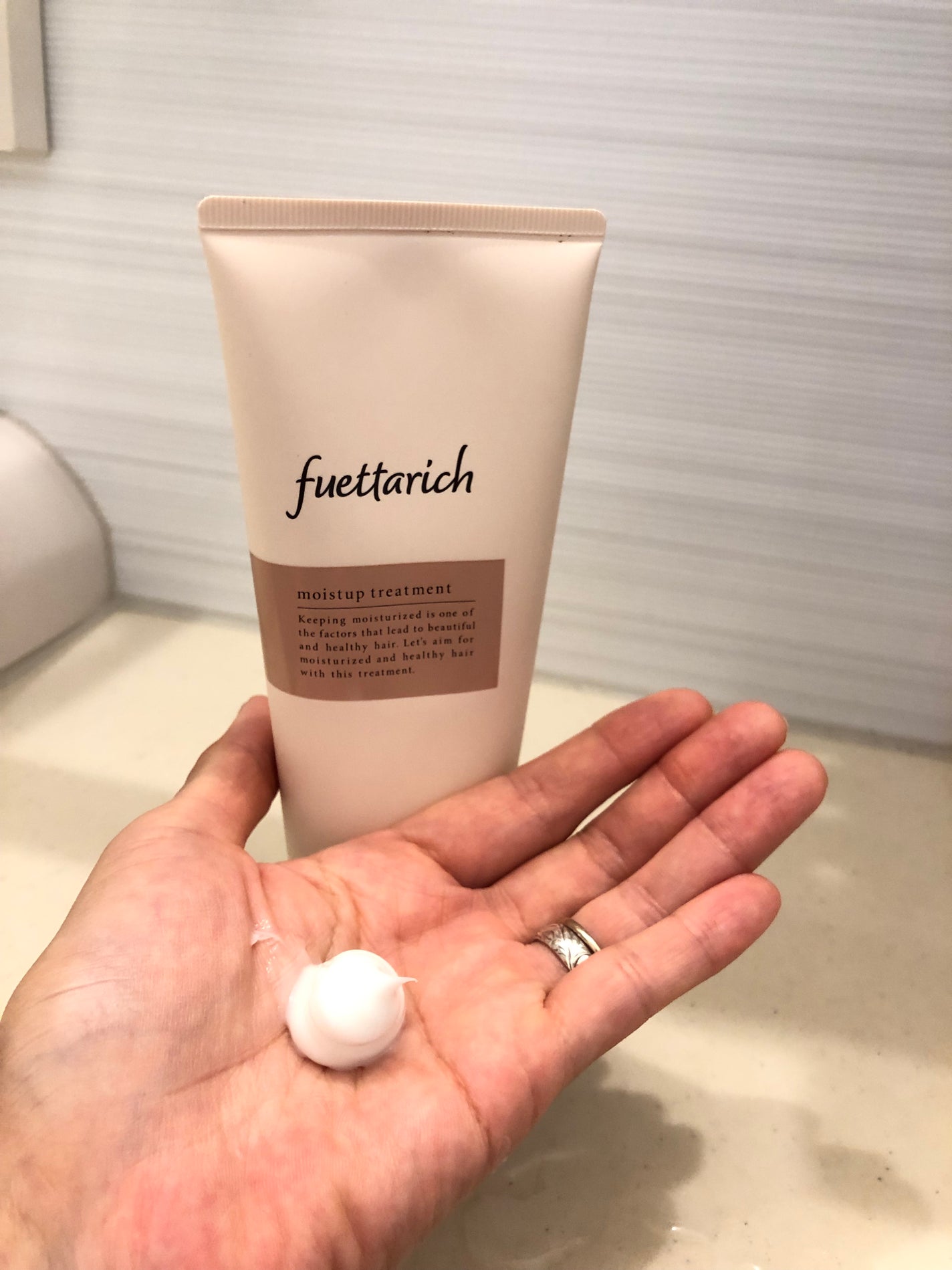 モイストアップ ジェル シャンプー/トリートメント/fuettarich (フエッタリッチ)/サロンシャンプーを使ったクチコミ(4枚目)