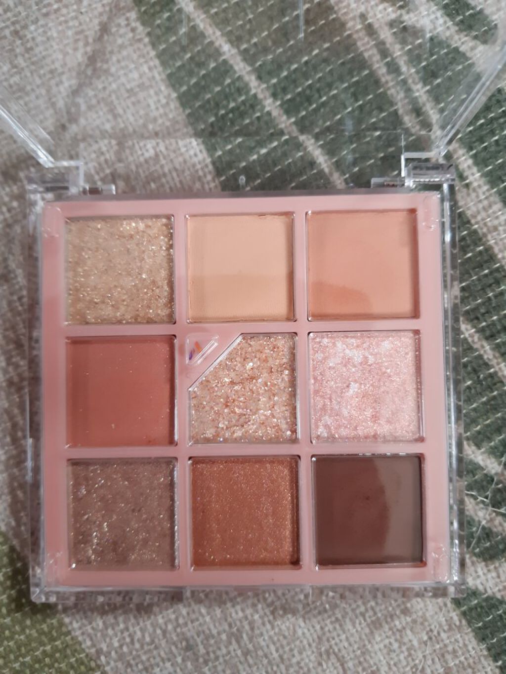 グリッターペディアアイパレット/unleashia/アイシャドウパレットを使ったクチコミ(2枚目)