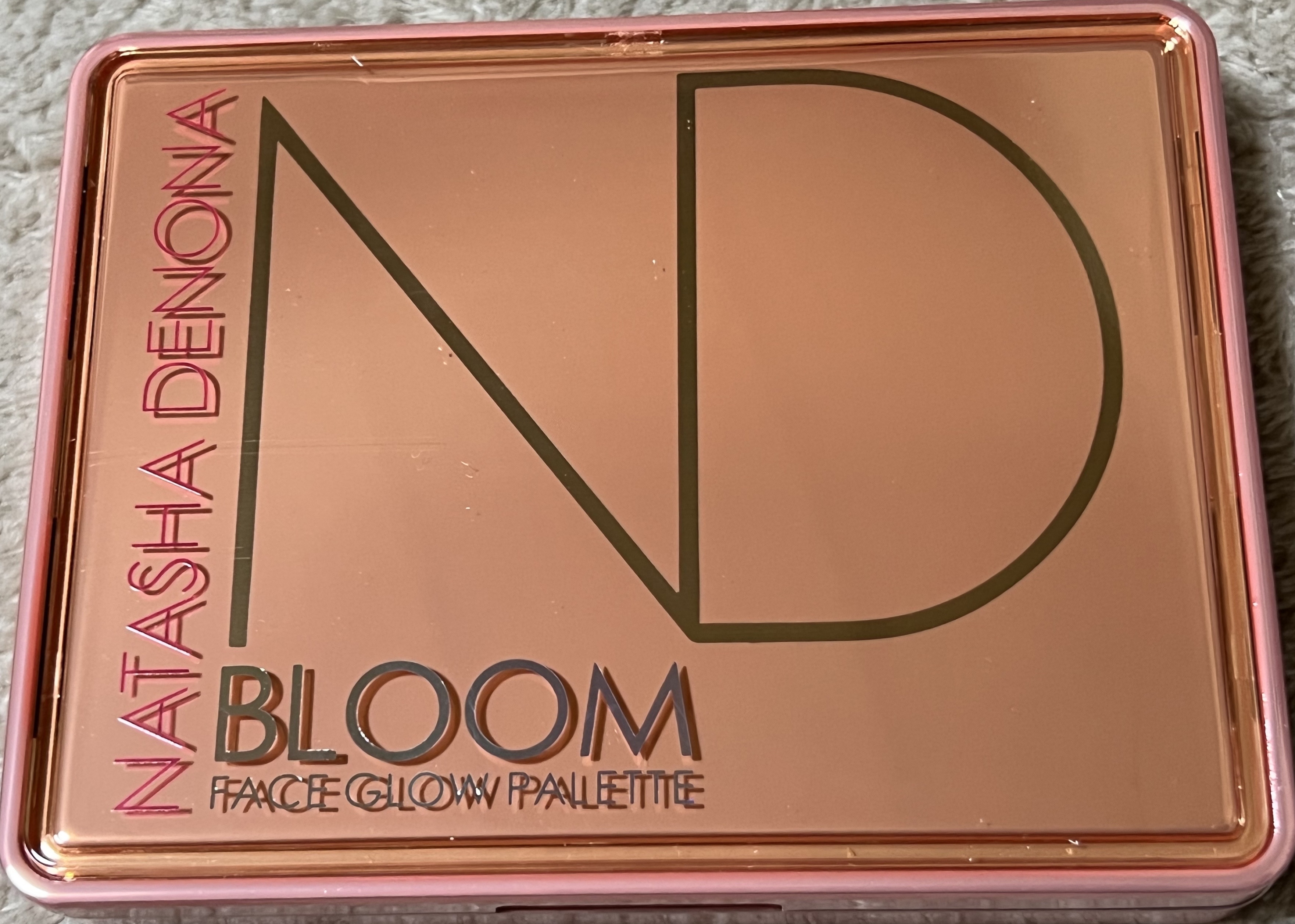 Natasha Denona  ナターシャ デノナ ブルーム ブラッシュ & グロウ パレットのクチコミ「
Natasha Denona
bloom face glow pallete
£55.00（.....」（2枚目）