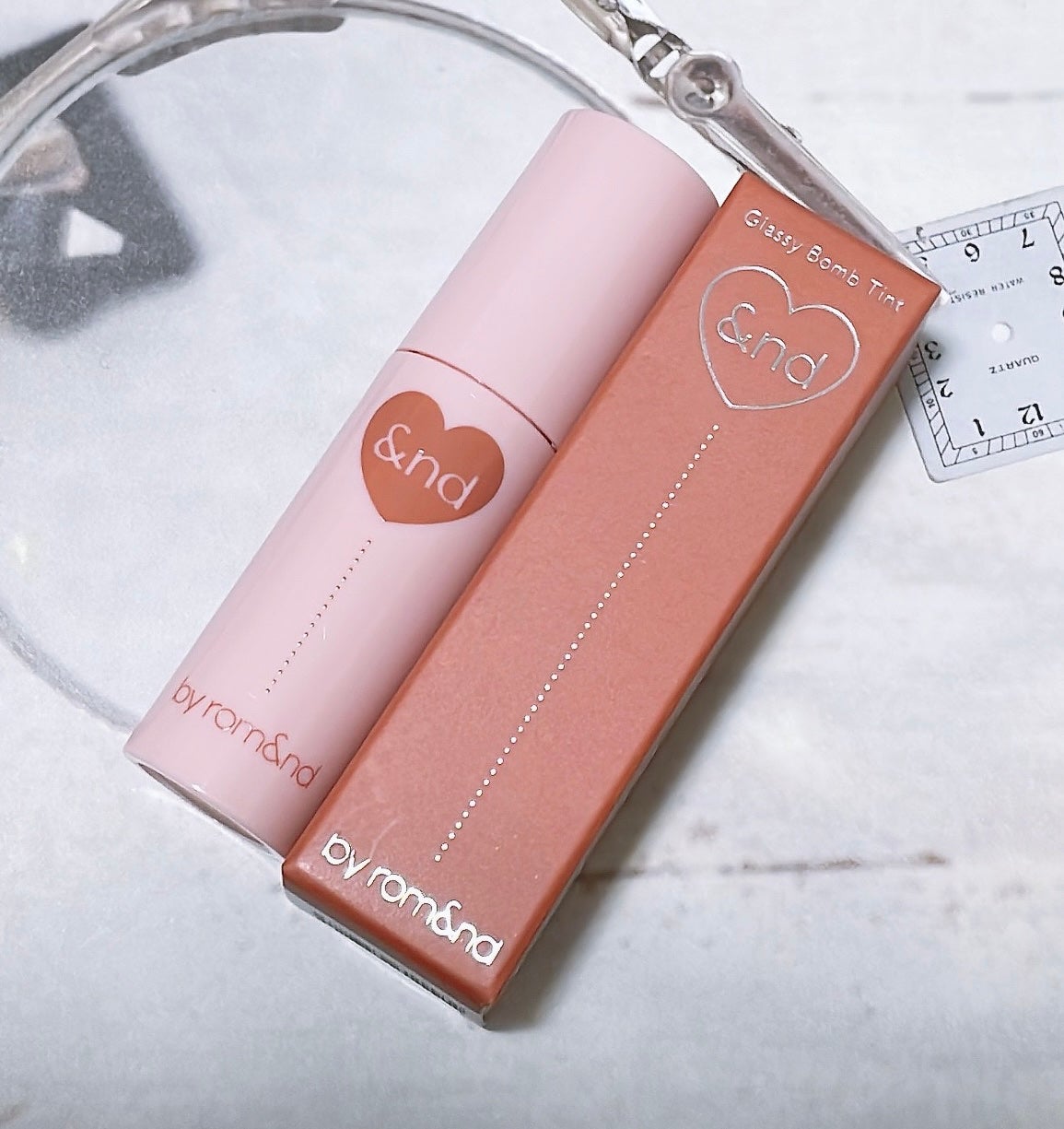 アンドバイロムアンド グラッシーボムティント/&nd by rom&nd/リップティントを使ったクチコミ(2枚目)