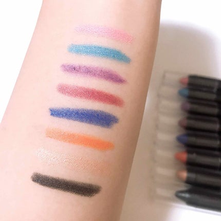 キャンドゥ カラフルメイククレヨンのクチコミ「
キャンドゥ  TMカラフルメイククレヨン
ひとつだけST涙袋ペンEでした(下から2番目)
.....」(2枚目)