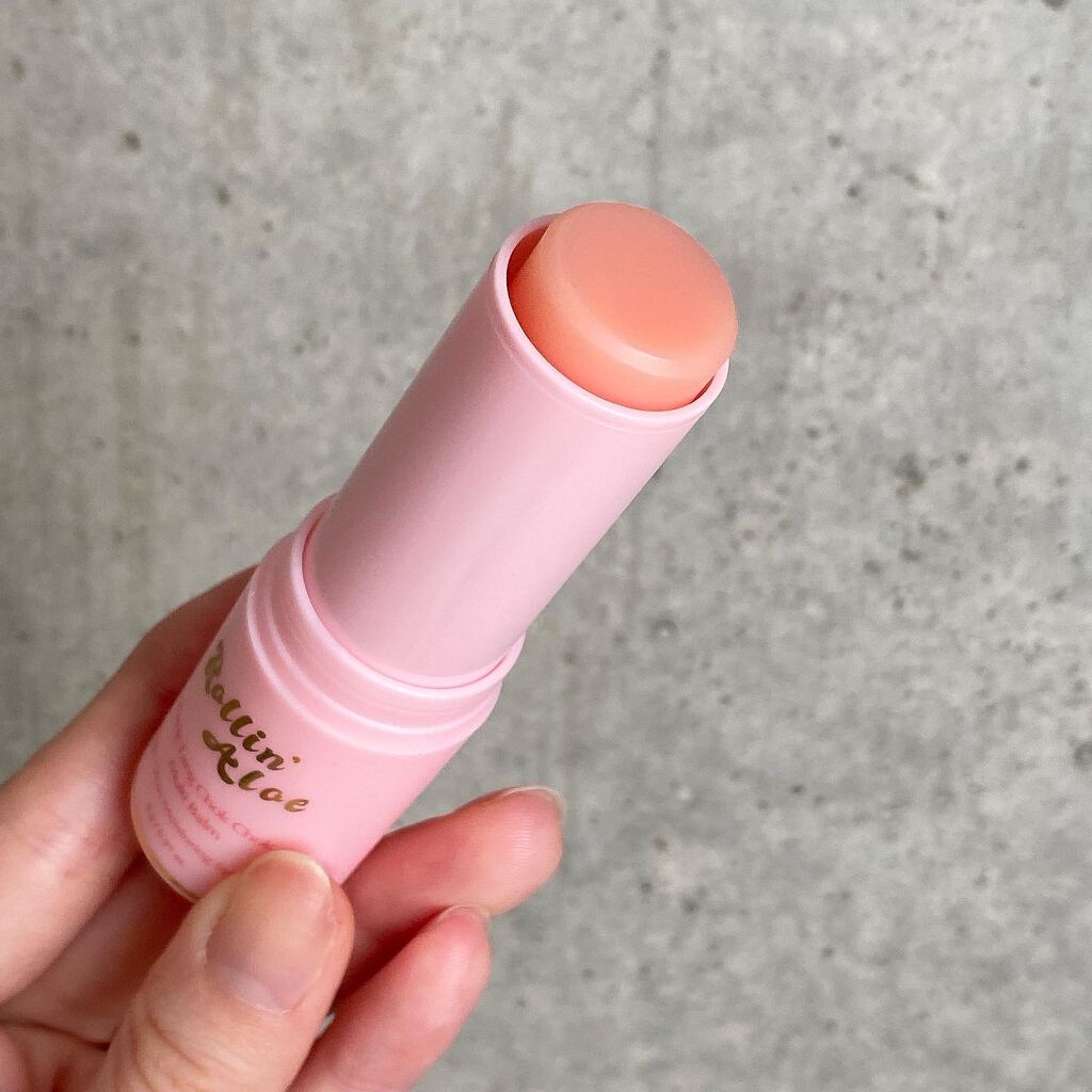 イエベさん💛🌼🌻 on LIPS 「日中乾燥したところをサクッと保湿..🤍------------..」(2枚目)