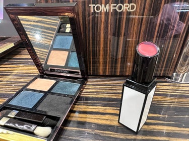 購入コスメ

TOM FORD BEAUTY
アイ カラー クォード　44
リップ カラー サテン マット　01R

これらも未開封
今年はどこもブルー青緑が多いね
珍しいから買ってしまったマン…