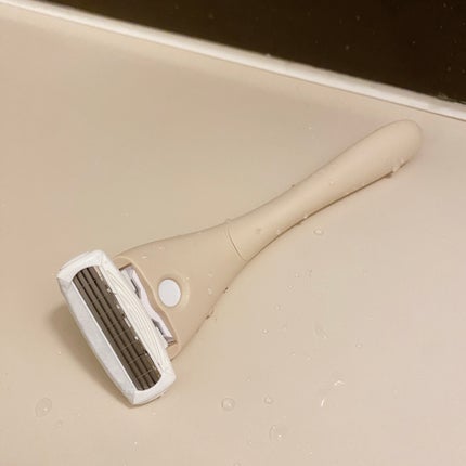 シックファースト シェービング ホルダー(刃付き+替刃1コ)/Schick FIRST TOKYO/シェーバーを使ったクチコミ(1枚目)