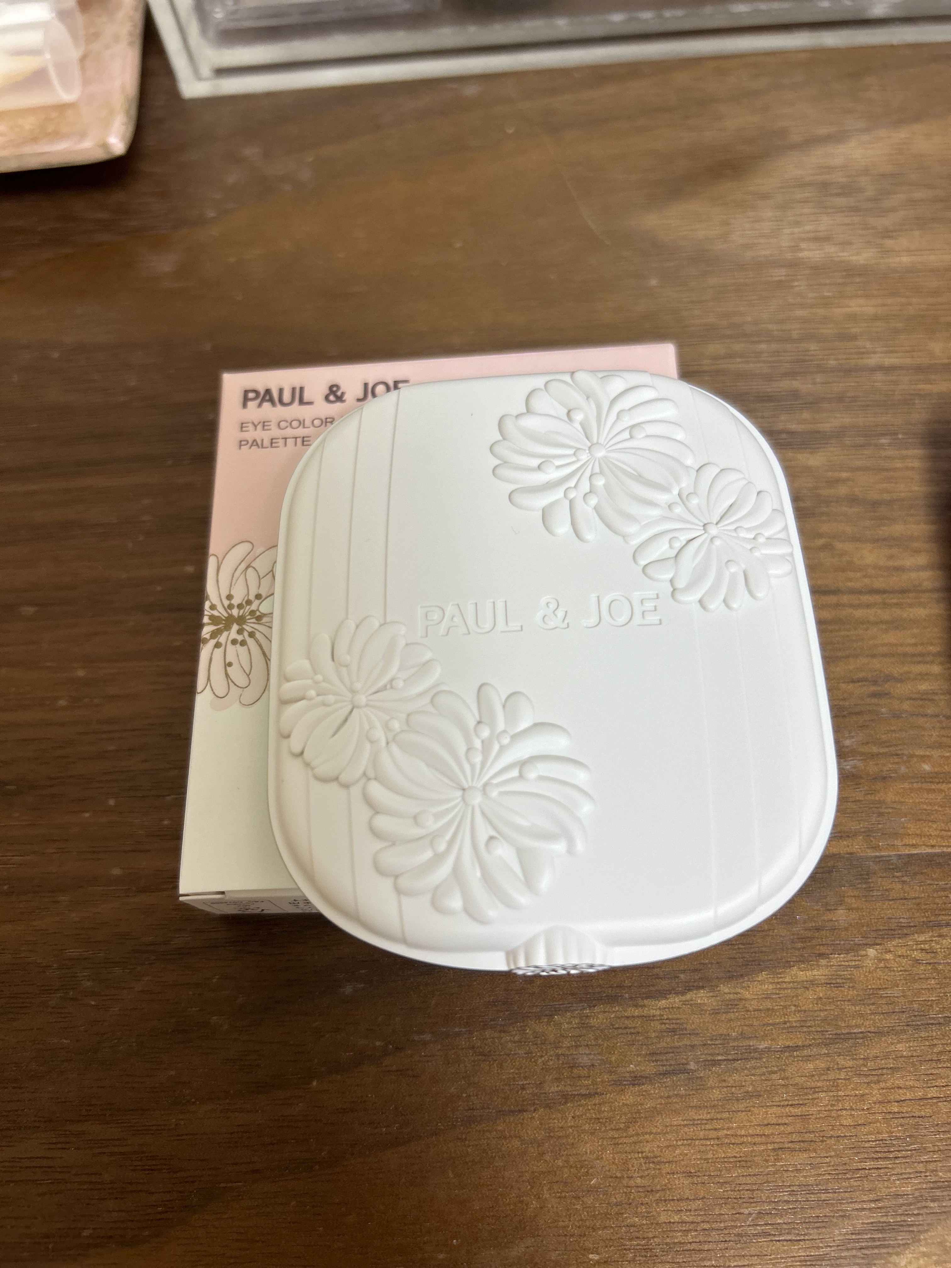 ポール ＆ ジョー アイデザイン パレット 01 カフェテラス/PAUL & JOE BEAUTE/アイシャドウパレットを使ったクチコミ（1枚目）