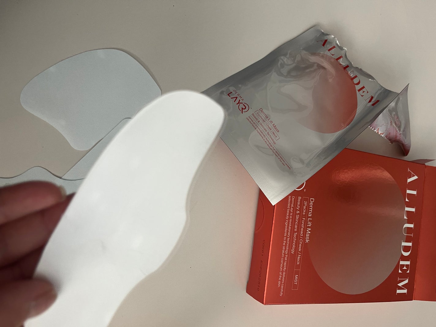 S on LIPS 「ALLUDEMDermaLiftMask初めて購入しました😳1..」(7枚目)